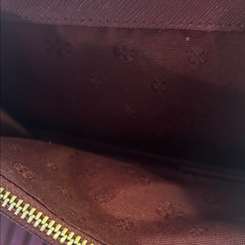 Tory Burch Saffiano Zip Wallet - Picture 9 of 9